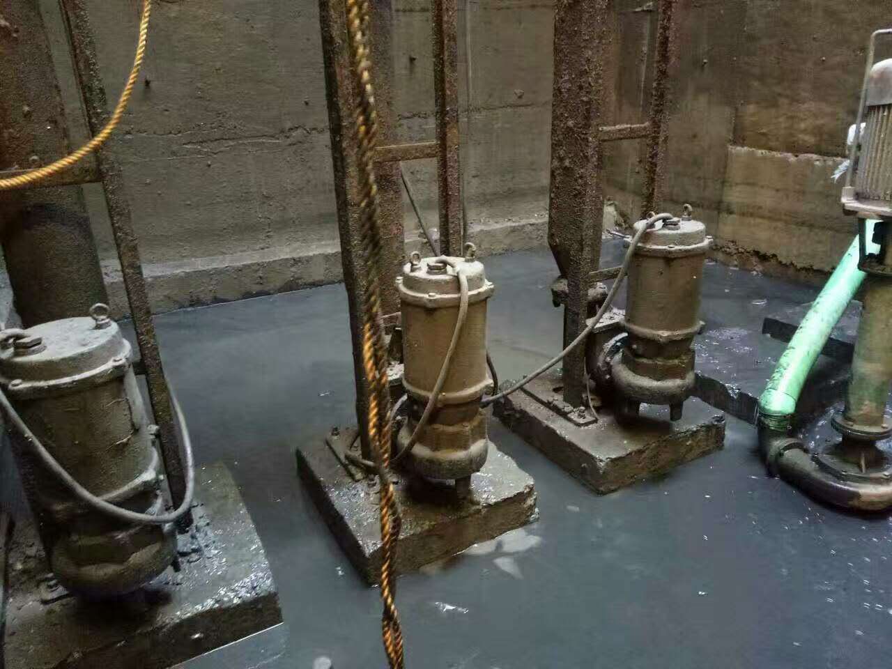 达川污水池清理